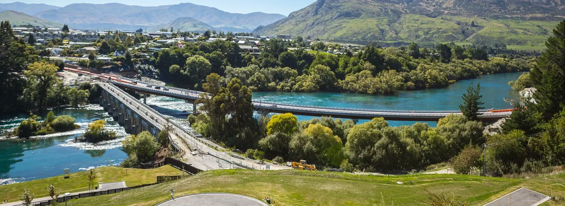 Kawarau falls near Frankton, showing Shotover bridge